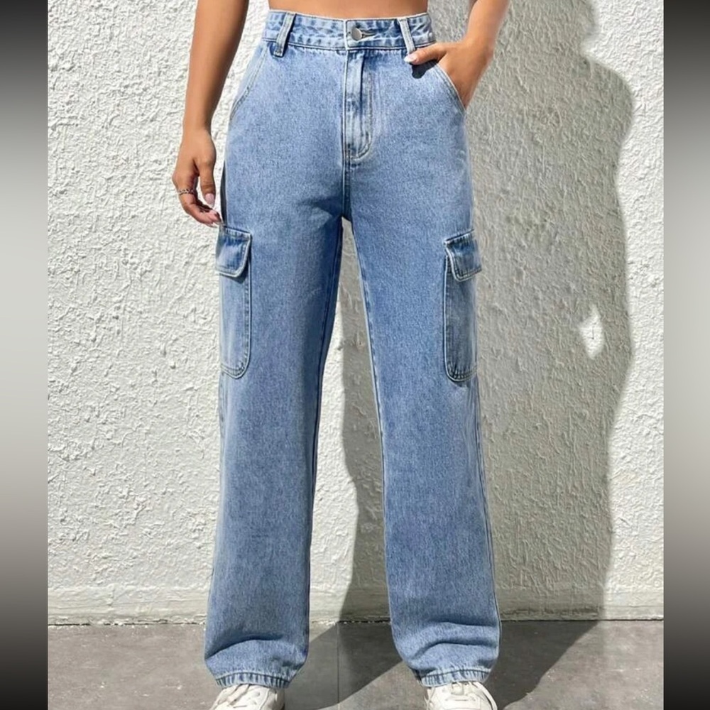 SHEIN PETITE Flap Pocket Side Cargo Jeans